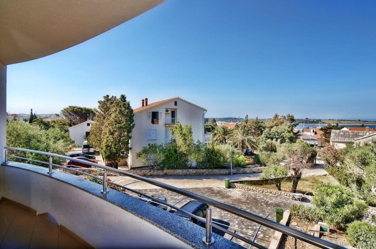 Apartment Avada Novalja Bagian luar foto