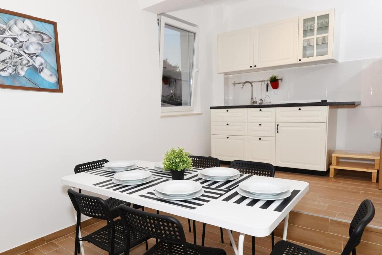 Apartment Avada Novalja Bagian luar foto
