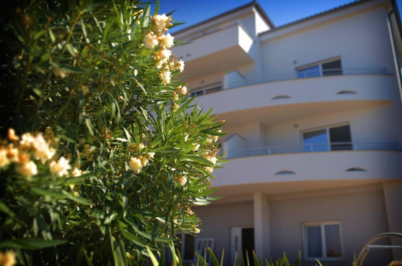 Apartment Avada Novalja Bagian luar foto