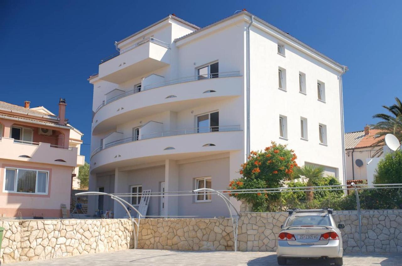 Apartment Avada Novalja Bagian luar foto