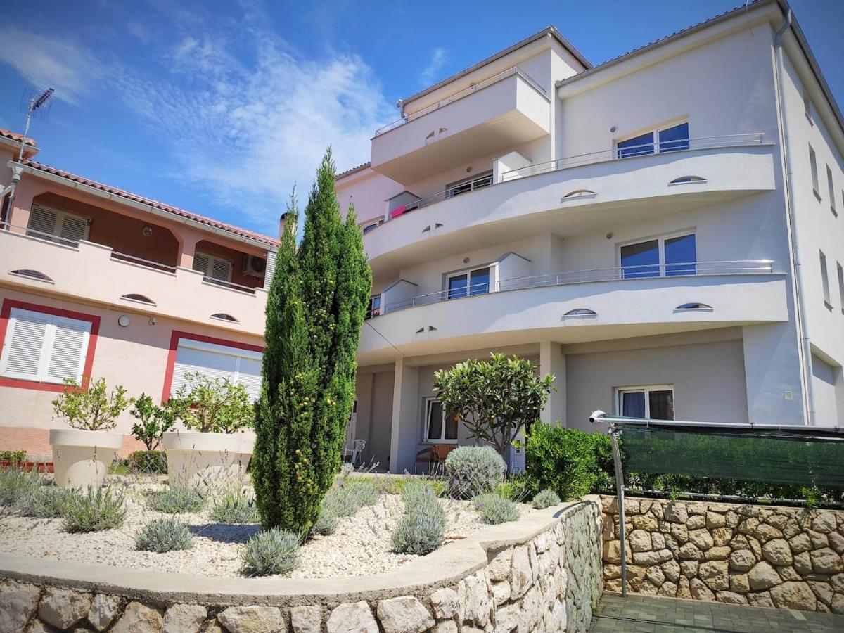 Apartment Avada Novalja Bagian luar foto