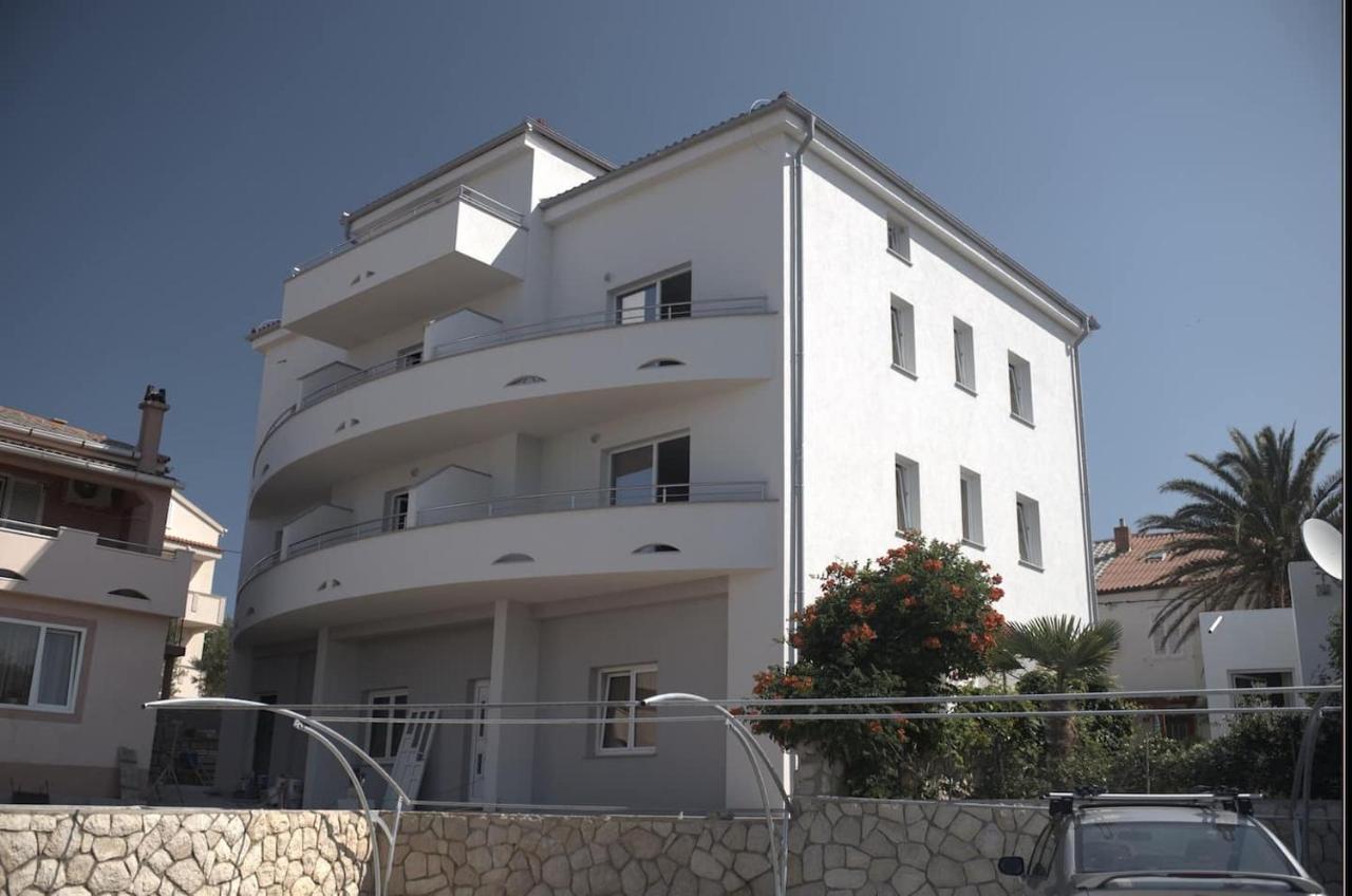 Apartment Avada Novalja Bagian luar foto